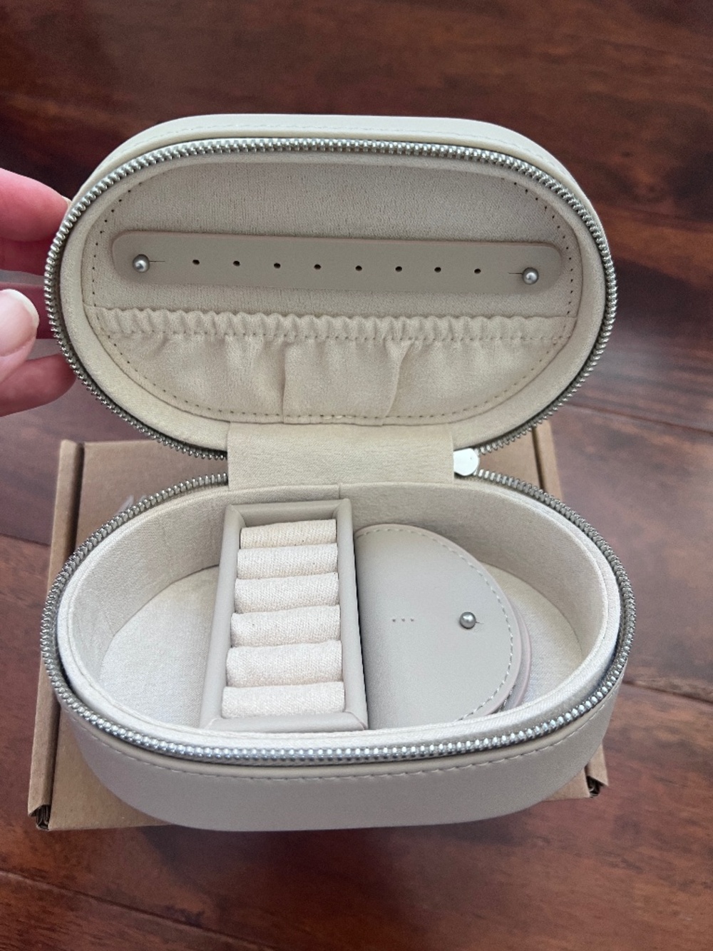MONOS Travel Jewelry Case Ivory BNIB Cream Beige vegan leather